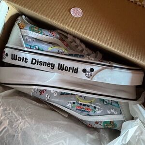 VANS x Walt Disney Parks World 50th Anniversary Old Skool Shoes women’s 8.5 men
